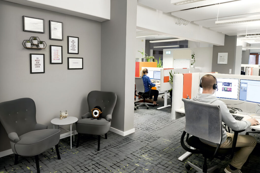 OutbSE PHSB Mitarbeiter von Saxo-Phon an ihren Arbeitsplätzen